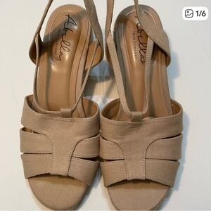 Abella Women's Beige Strappy Sandals 7M SB-1